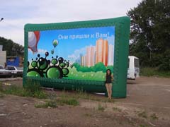 Надувной мобильный рекламный щит