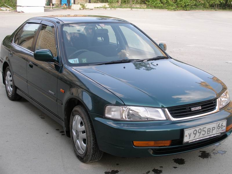 АВТО Япон  ISUZU Gemini седан 1999 г.в.цена 190т.р. 89222093655