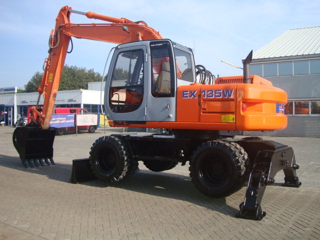 ПРОДАЮ Колёсный экскаватор FIAT-HITACHI EX 135 W,