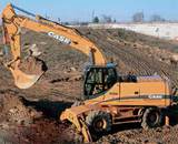 Колесный экскаватор CASE